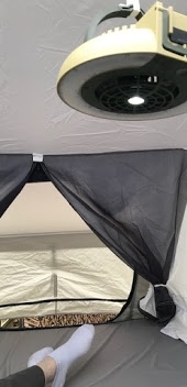 Tent met lamp